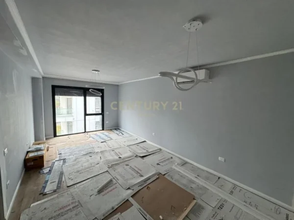 Tirane, jap me qera apartament 2+1+2+POST PARKIMI , 118 m² 1.500 € (Liqeni i Thatë)