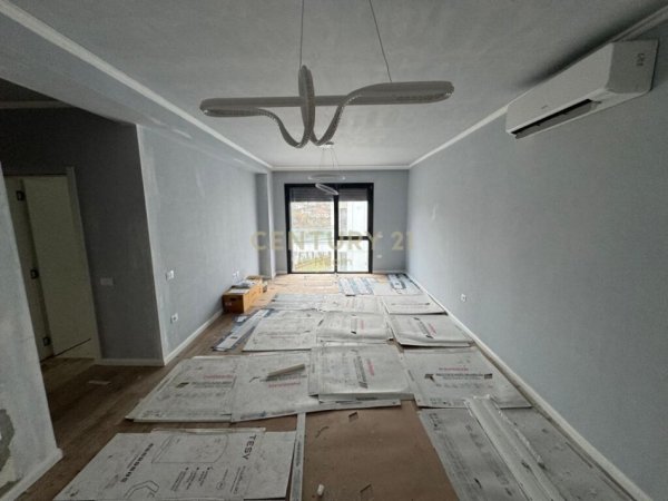 Tirane, jap me qera apartament 2+1+2+POST PARKIMI , 118 m² 1.500 € (Liqeni i Thatë)