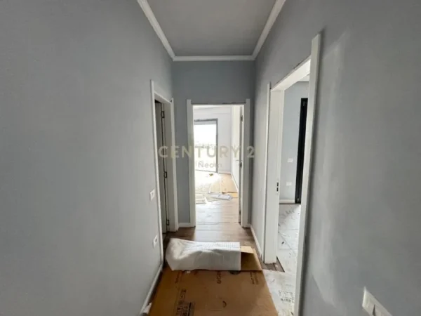 Tirane, jap me qera apartament 2+1+2+POST PARKIMI , 118 m² 1.500 € (Liqeni i Thatë)