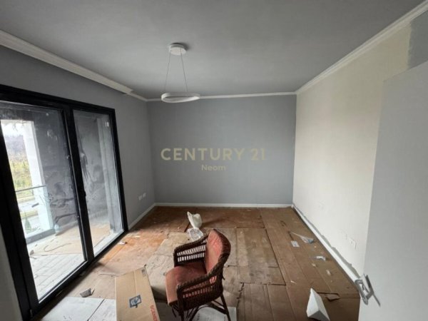 Tirane, jap me qera apartament 2+1+2+POST PARKIMI , 118 m² 1.500 € (Liqeni i Thatë)