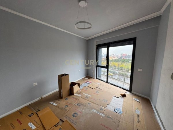 Tirane, jap me qera apartament 2+1+2+POST PARKIMI , 118 m² 1.500 € (Liqeni i Thatë)