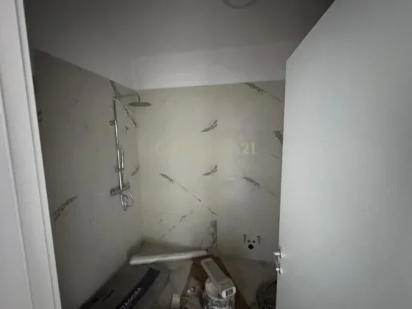 Tirane, jap me qera apartament 2+1+2+POST PARKIMI , 118 m² 1.500 € (Liqeni i Thatë)