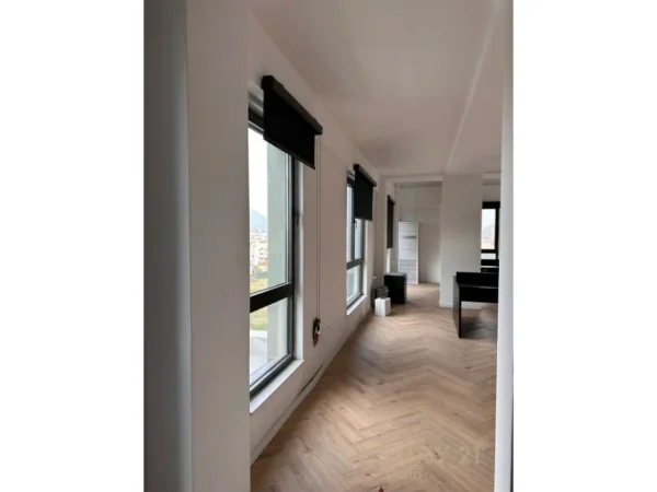 Tirane, jap me qera zyre , 330 m² 3.000 € (Bulevardi i Ri)