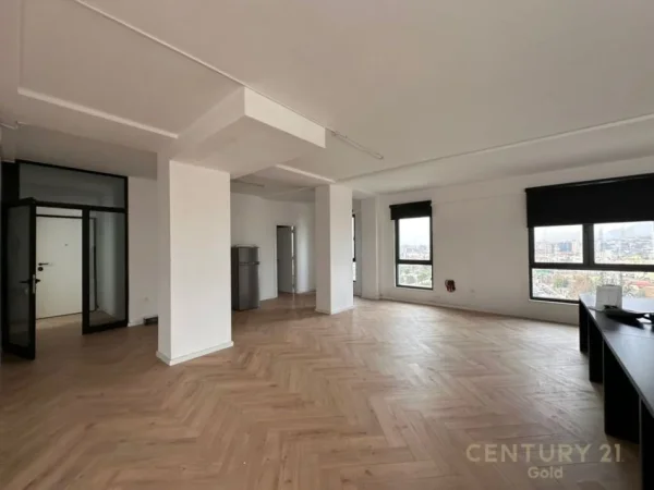 Tirane, jap me qera zyre , 330 m² 3.000 € (Bulevardi i Ri)
