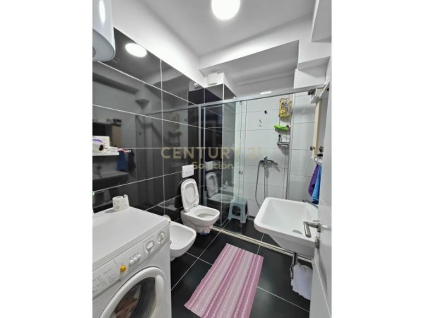 Tirane, jap me qera apartament 1+1 , 64 m² 630 € (Komuna e Parisit)