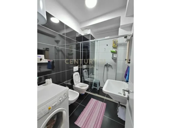 Tirane, jap me qera apartament 1+1 , 64 m² 630 € (Komuna e Parisit)