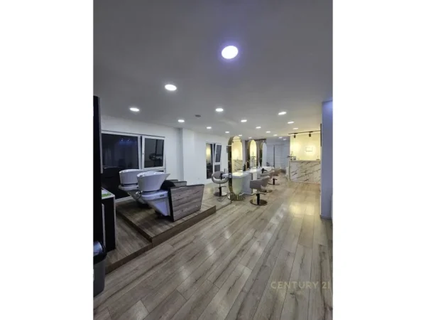Tirane, jap me qera ambjent biznesi , 170 m² 2.300 € (Rruga e Elbasanit)