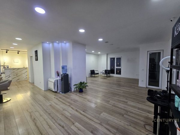 Tirane, jap me qera ambjent biznesi , 170 m² 2.300 € (Rruga e Elbasanit)