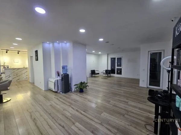 Tirane, jap me qera ambjent biznesi , 170 m² 2.300 € (Rruga e Elbasanit)