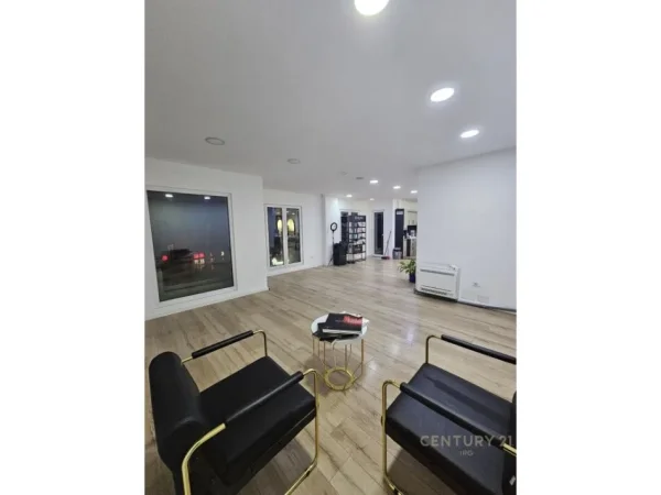 Tirane, jap me qera ambjent biznesi , 170 m² 2.300 € (Rruga e Elbasanit)