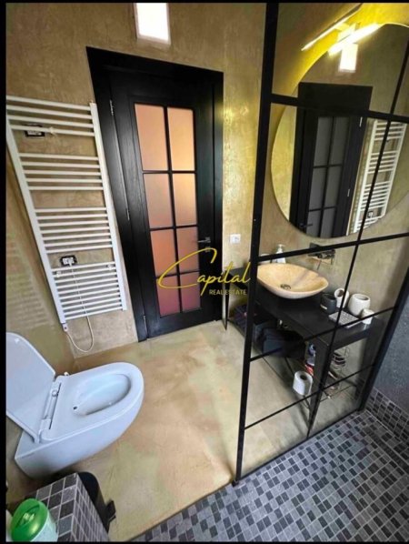 Tirane, jepet me qera apartament 3+1 Kati 5, 250 m² 1.800 € (KOPSHTI BOTANIK)