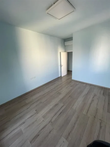 Tirane, shitet apartament 2+1+Ballkon Kati 2, 110 m² 260.000 € (Square 21)
