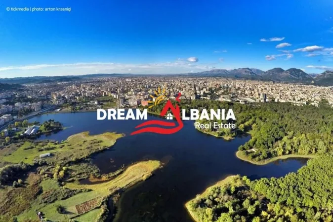 Tirane, shitet toke , 4.200.000 € (liqeni)
