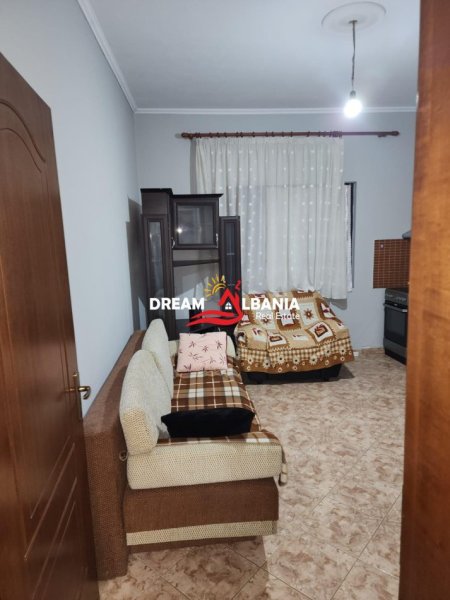 Tirane, jepet me qera apartament 1+1+Ballkon Kati 2, 70 m² 450 € (Ne zonen e 21 Dhjetorit, rruga Studenti)