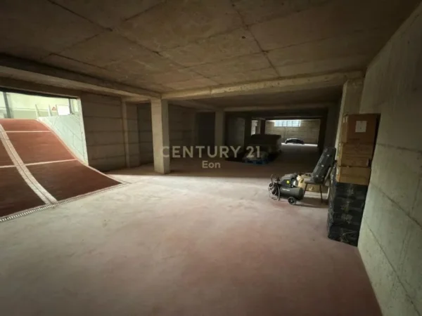 Tirane, shes ambjent biznesi , 650 m² 950.000 € (Autostrada Tiranë - Durrës)