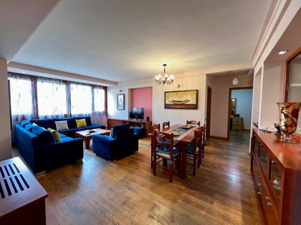 Tirane, jap me qera apartament 3+1+Aneks+Ballkon Kati 5, 160 m² 1.000 € (Rruga e Elbasanit)