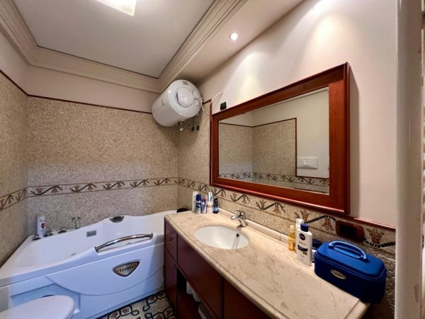 Tirane, jap me qera apartament 3+1+Aneks+Ballkon Kati 5, 160 m² 1.000 € (Rruga e Elbasanit)