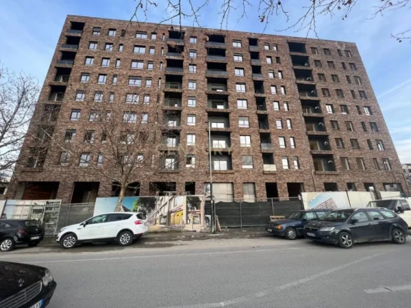 Tirane, shes apartament 2+1+Ballkon , 110 m² 157.700 € (rruga 5 maji)