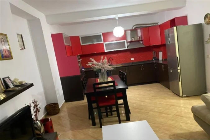 Tirane, jepet me qera apartament 2+1 Kati 5, 100 m² 450 € (astir)