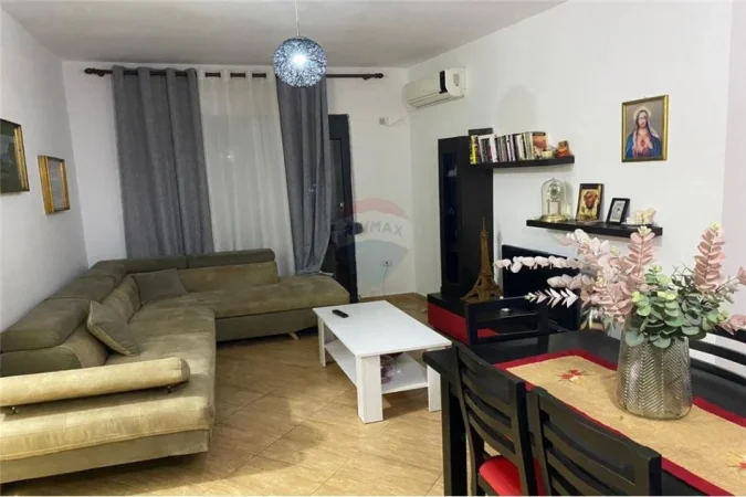 Tirane, jepet me qera apartament 2+1 Kati 5, 100 m² 450 € (astir)