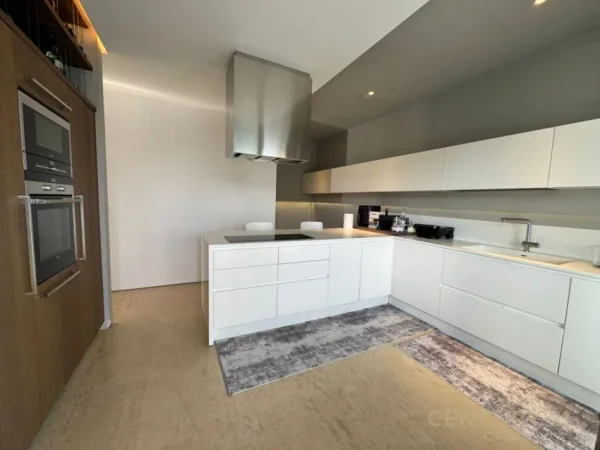 Tirane, shes 4+1 , 350 m² 650.000 € (rruga kodra e diellit)