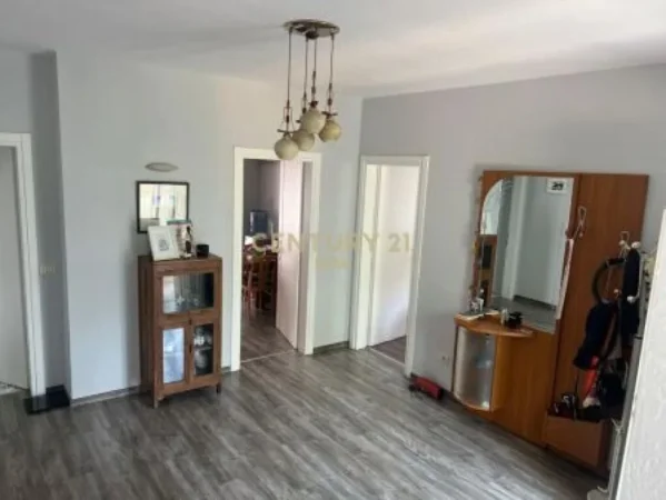 Tirane, shes Vile , 500 m² 1.195.000 € (Rruga e Elbasanit)