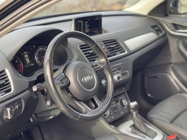 Tirane, shes makine AUDI Q3 QUATTRO Benzin, e zeze automatik Klima 161.000 km 13.400 €