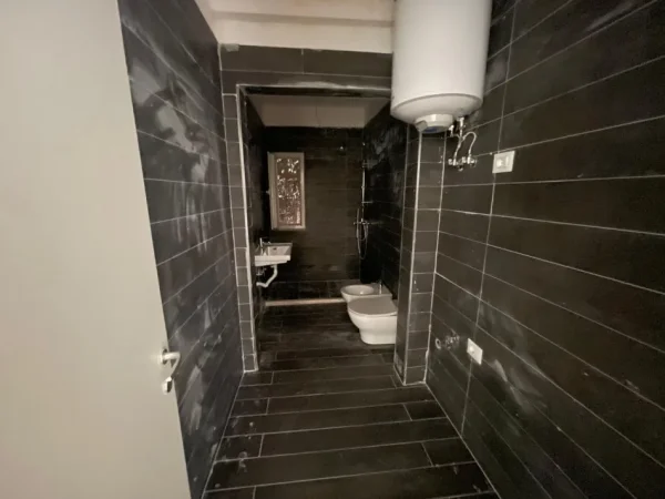 Tirane, shitet apartament 1+1+Ballkon Kati 4, 70 m² 119.374 € (Selit)