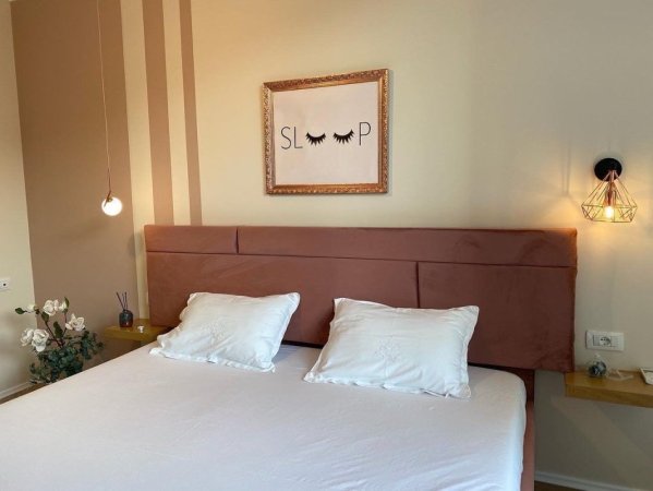 Tirane, jepet me qera apartament 1+1+Aneks+Ballkon Kati 5, 60.000 € (Rruga Barrikadave)