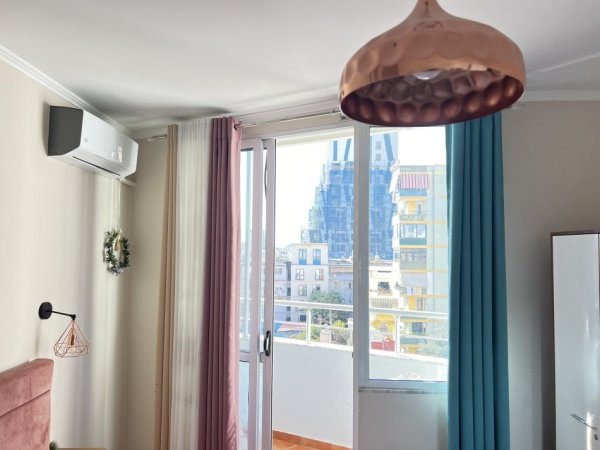 Tirane, jepet me qera apartament 1+1+Aneks+Ballkon Kati 5, 60.000 € (Rruga Barrikadave)