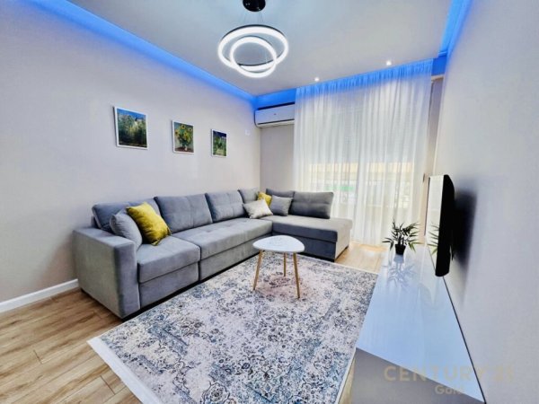 Tirane, jap me qera apartament 1+1 , 70 m² 890 € (Komuna e Parisit)