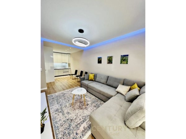 Tirane, jap me qera apartament 1+1 , 70 m² 890 € (Komuna e Parisit)