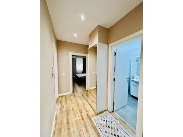 Tirane, jap me qera apartament 1+1 , 70 m² 890 € (Komuna e Parisit)