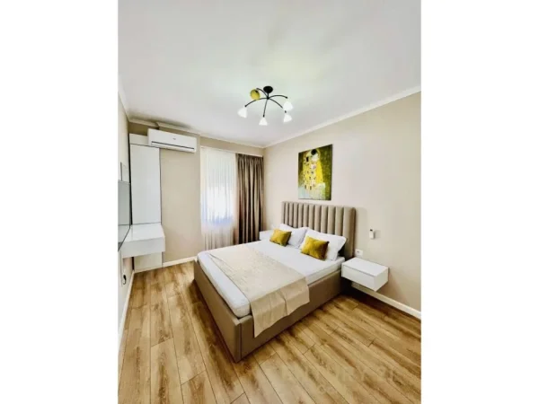 Tirane, jap me qera apartament 1+1 , 70 m² 890 € (Komuna e Parisit)