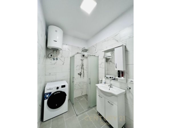 Tirane, jap me qera apartament 1+1 , 70 m² 890 € (Komuna e Parisit)