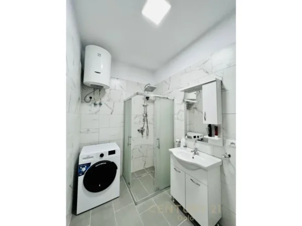 Tirane, jap me qera apartament 1+1 , 70 m² 890 € (Komuna e Parisit)