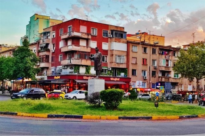 Tirane, jepet me qera dyqan Kati 0, 25 m² 500 € (SHESHI WILSON)