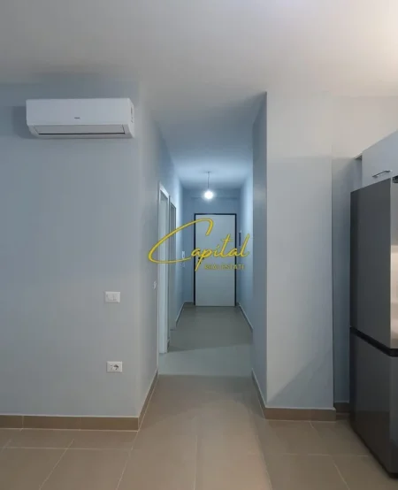 Tirane, jepet me qera zyre Kati 3, 62 m² 550 € (21 DHJETORI)