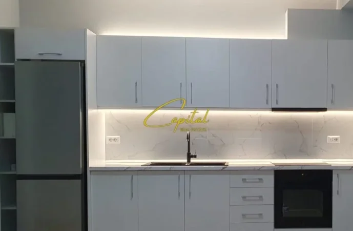 Tirane, jepet me qera zyre Kati 3, 62 m² 550 € (21 DHJETORI)