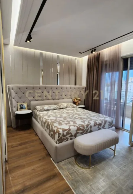 Durres, shitet apartament 3+1+Ballkon Kati 8, 146 m² 380.000 € (Rruga e re Portit)