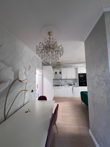 Tirane, jepet me qera apartament 2+1+Ballkon , 100 m² 690 € (Don Bosko)