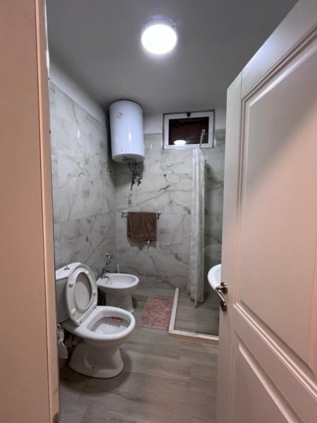 Tirane, jepet me qera apartament 2+1+Ballkon , 100 m² 690 € (Don Bosko)