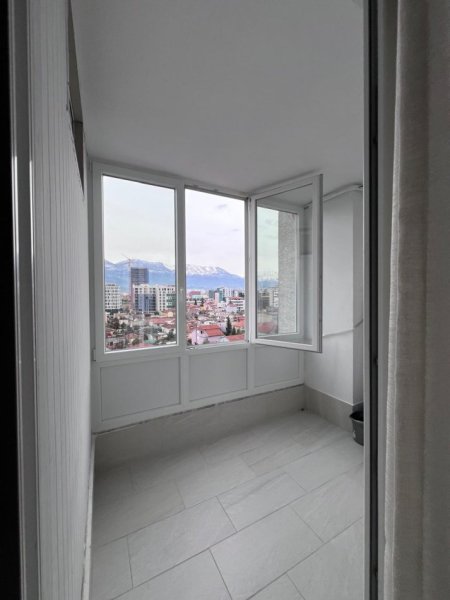Tirane, jepet me qera apartament 2+1+Ballkon , 100 m² 690 € (Don Bosko)