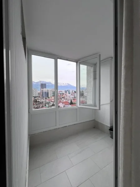Tirane, jepet me qera apartament 2+1+Ballkon , 100 m² 690 € (Don Bosko)