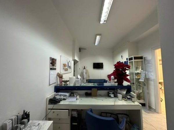 Tirane, jepet me qera dyqan Kati 2, 75 m² 700 Euro (reshit collaku)