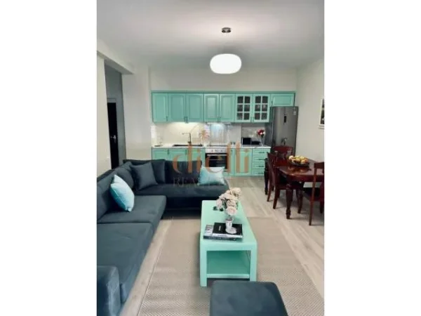 Tirane, jepet me qera apartament 2+1 Kati 7, 85 m² 700 Euro