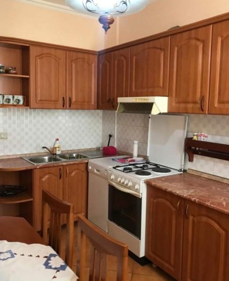 Tirane, jepet me qera apartament 2+1+BLK Kati 6, 110 m² 500 Euro (islam alla)