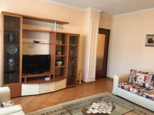 Tirane, jepet me qera apartament 2+1+BLK Kati 6, 110 m² 500 Euro (islam alla)