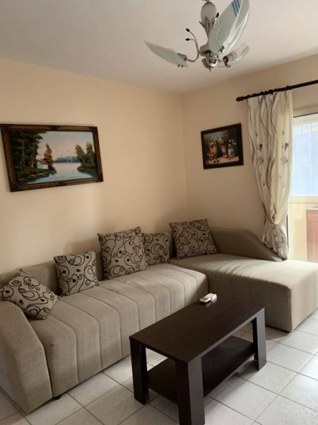 Tirane, jepet me qera apartament 2+1 Kati 1, 100 m² 400 Euro (Prapa Maternitetit, Brryl)