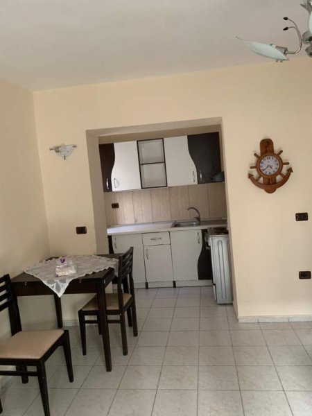 Tirane, jepet me qera apartament 2+1 Kati 1, 85 m² 320 Euro (Prapa Maternitetit, Brryl)